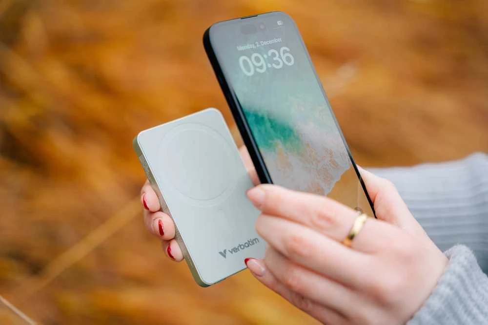 „Verbatim Charge ‘n’ Go Essentials“ magnetinė belaidė išorinė baterija, 10000 mAh, Žalia