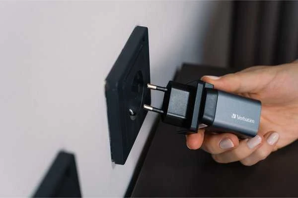 Verbatim GaN 35W Laidinis įkroviklis USB-C/USB-A + EU/UK/US Adapteris GNC-35 32200