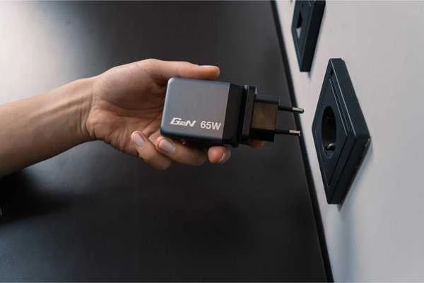Verbatim GNC-65 GAN CHARGER 3 PORT 65W/U