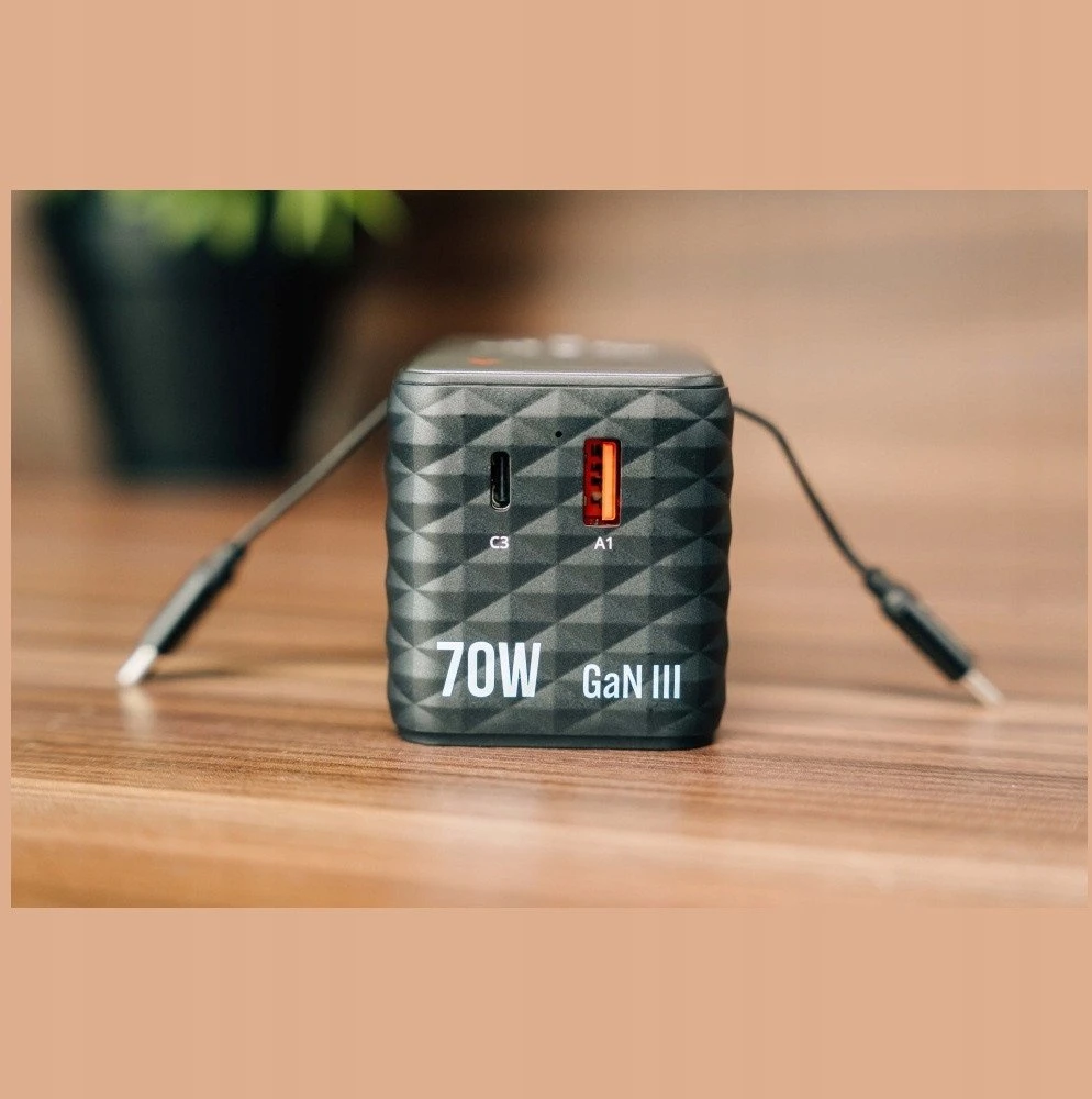 Verbatim kelioninis įkroviklis EU/UK/US GaN 1xUSB-C/1xUSB-A/2xUSB-C PD 70W juodos spalvos 30186