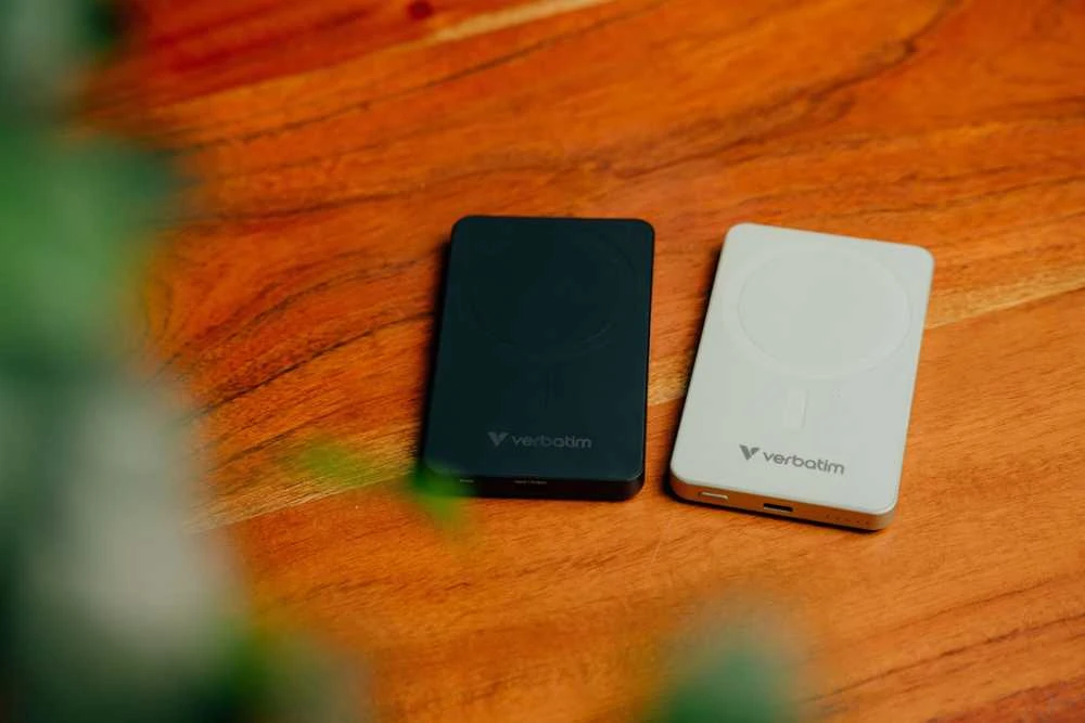„Verbatim Charge ‘n’ Go Essentials“ magnetinė belaidė išorinė baterija, 5000 mAh, Juodas