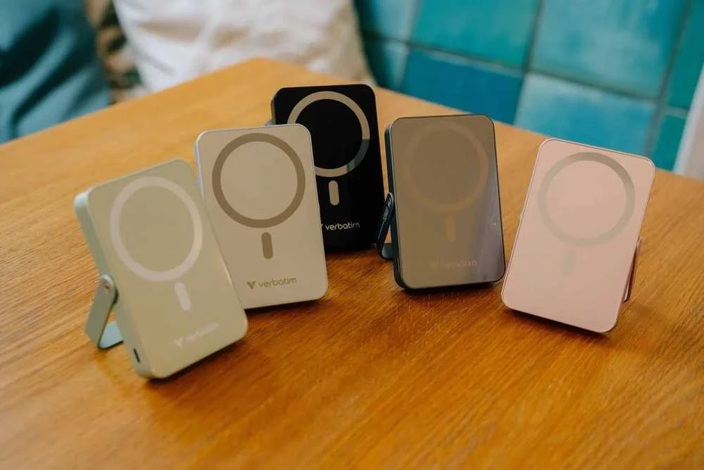 Verbatim Charge ‘n’ Go magnetinis belaidis išorinis akumuliatorius su stovu, 10000mAh, Žalias