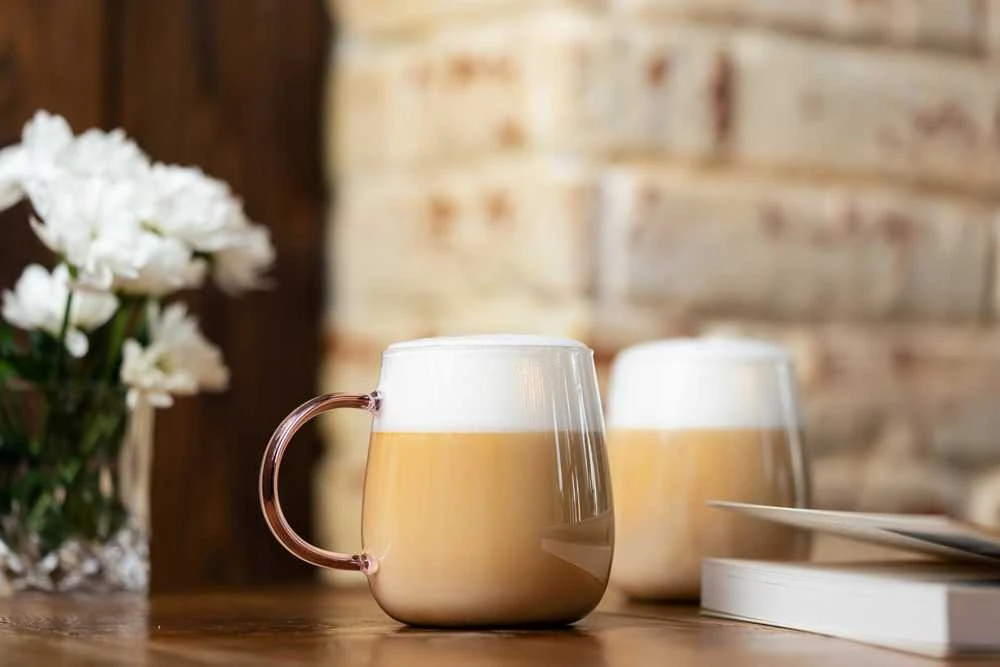 Vialli Design - 2 puodelių rinkinys Bolla su rožine rankena 400ml