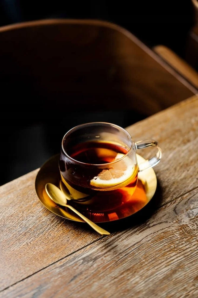 Vialli Design Puodelis 400 ml su šaukšteliu ir auksine lėkšte Eva 1913