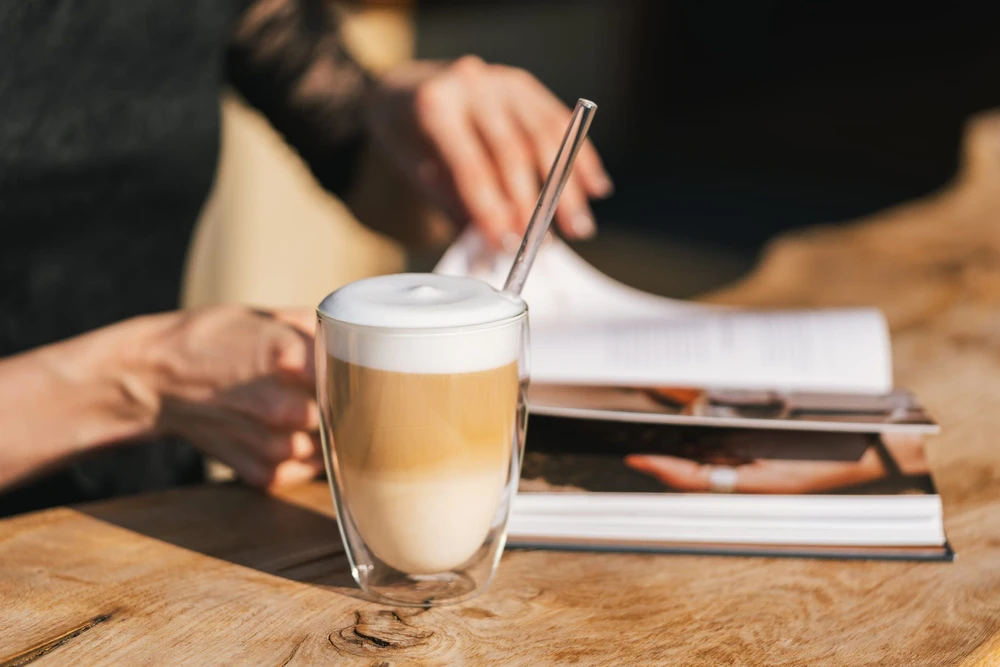 Vialli Design Puodelių dvigubomis sienelėmis su šiaudeliais rinkinys 6vnt. 350ml Vita 6865