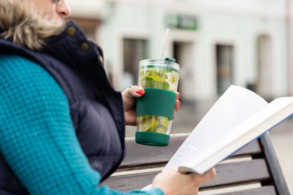 Vialli Design Termo puodelis stiklinis ze słomką 600 ml žalia Fuori 30398