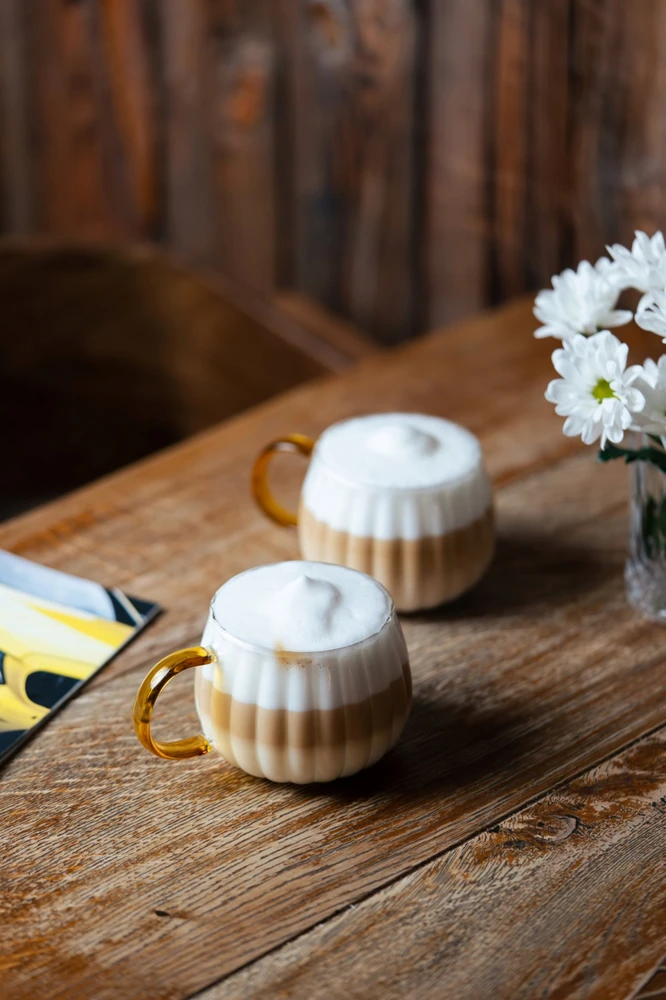 Tulip Vialli Design - Tulpių rinkinys iš 2 puodelių su geltona rankena 350ml