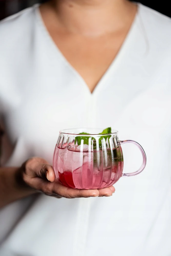 Tulip Vialli Design - Tulpių rinkinys iš 2 puodelių su rožine rankena 350ml