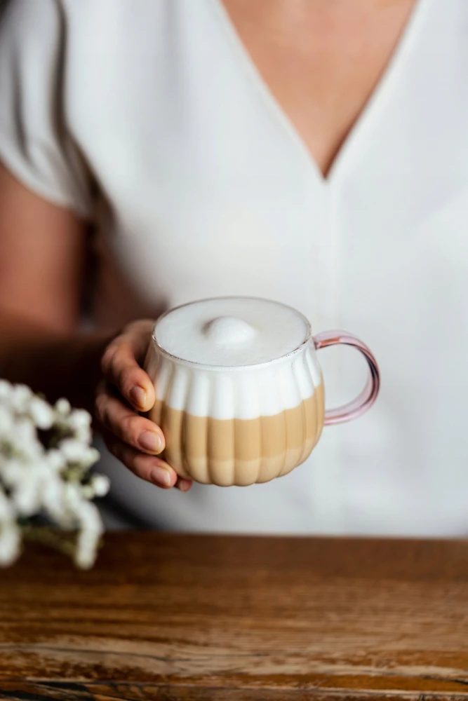 Tulip Vialli Design - Tulpių rinkinys iš 2 puodelių su rožine rankena 350ml
