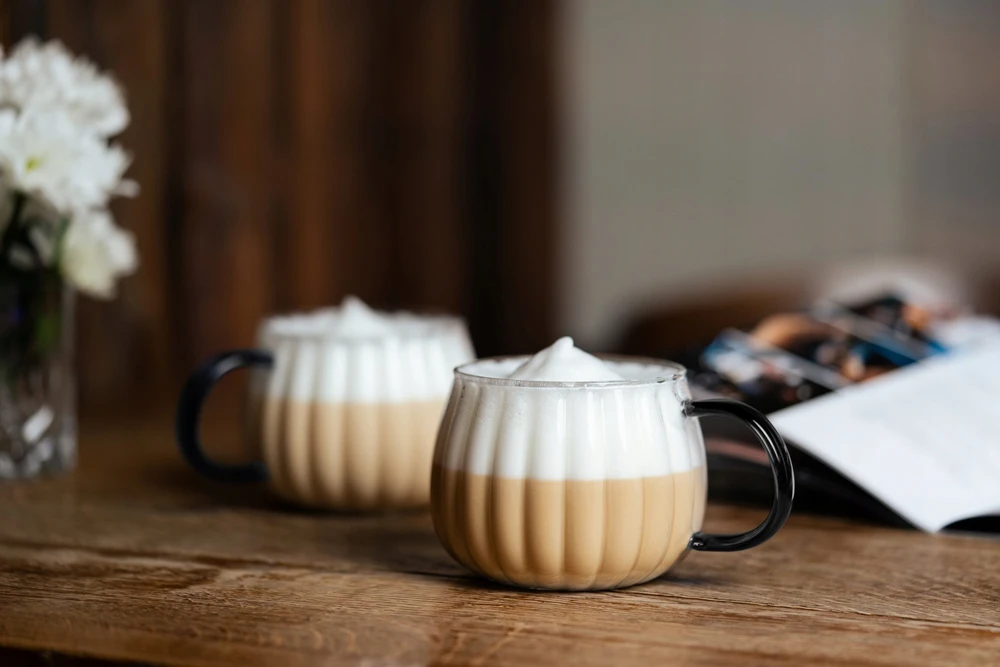 Tulip Vialli Design - Tulpių rinkinys iš 2 puodelių su pilka rankena 350ml