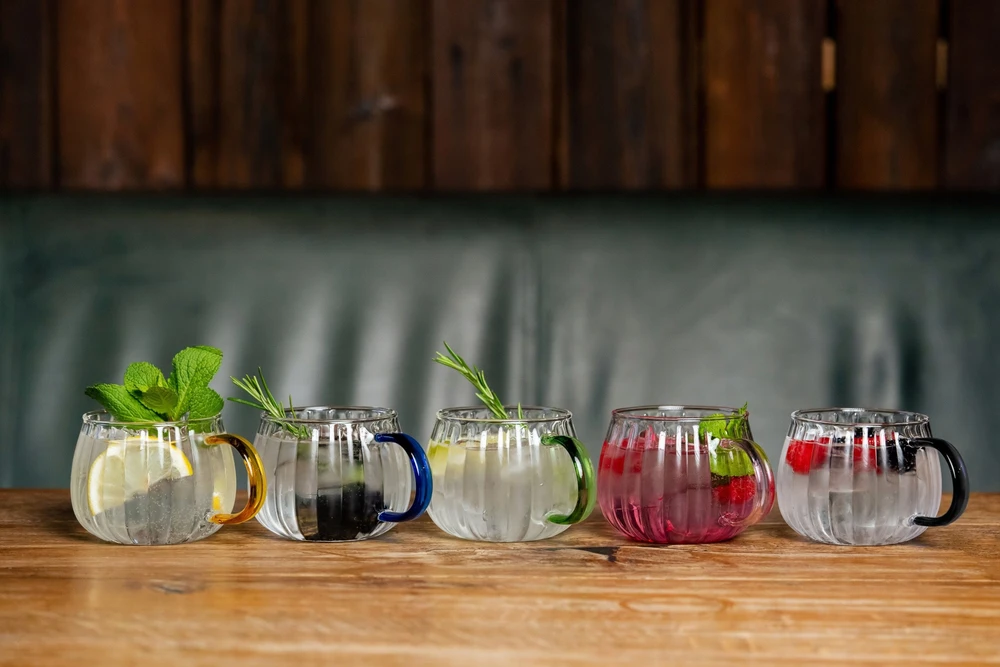 Tulip Vialli Design - Tulpių rinkinys iš 2 puodelių su geltona rankena 350ml