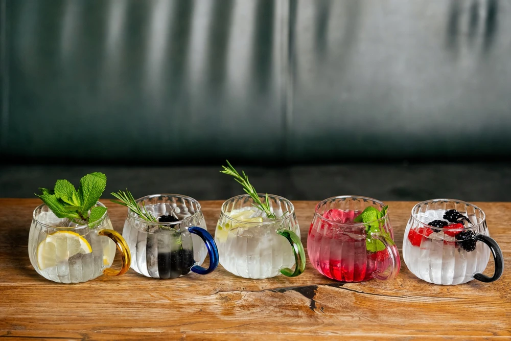 Tulip Vialli Design - Tulpių rinkinys iš 2 puodelių su geltona rankena 350ml