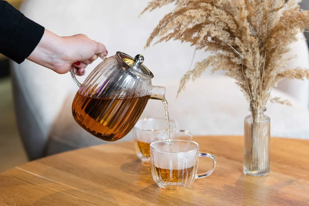 Tulip Vialli Design - Tulpių ąsotis su filtru Sidabrinis matinis 1l