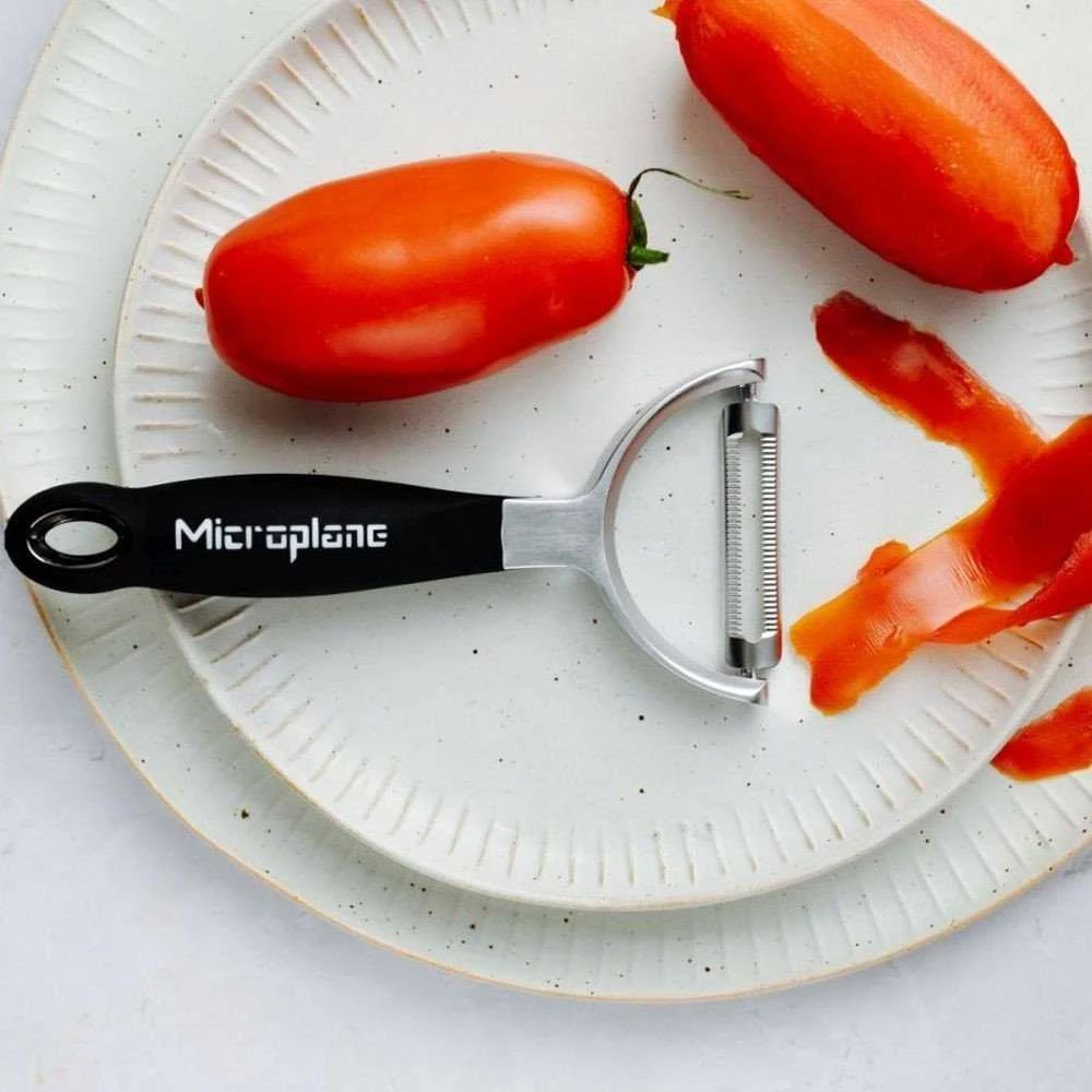 Microplane Specializuotas daržovių skustukas Y formos, dantytas peilis