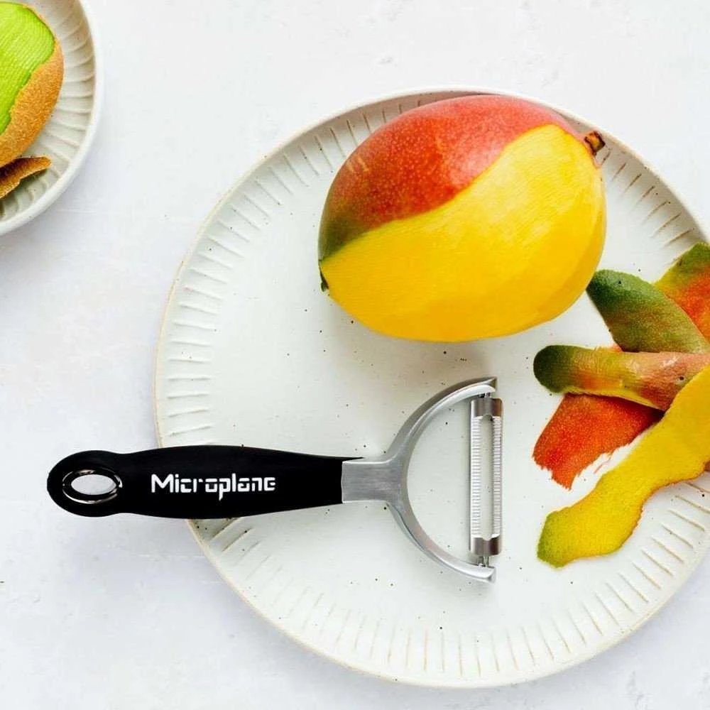 Microplane Specializuotas daržovių skustukas Y formos, dantytas peilis