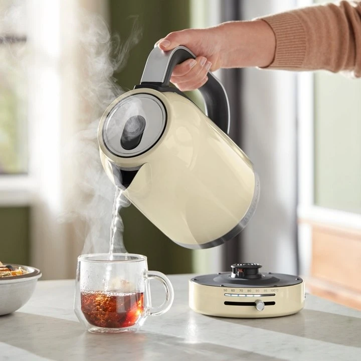 KitchenAid 5KEK1701EAC electric virdulys 1.7 L 2400 W Kreminis
