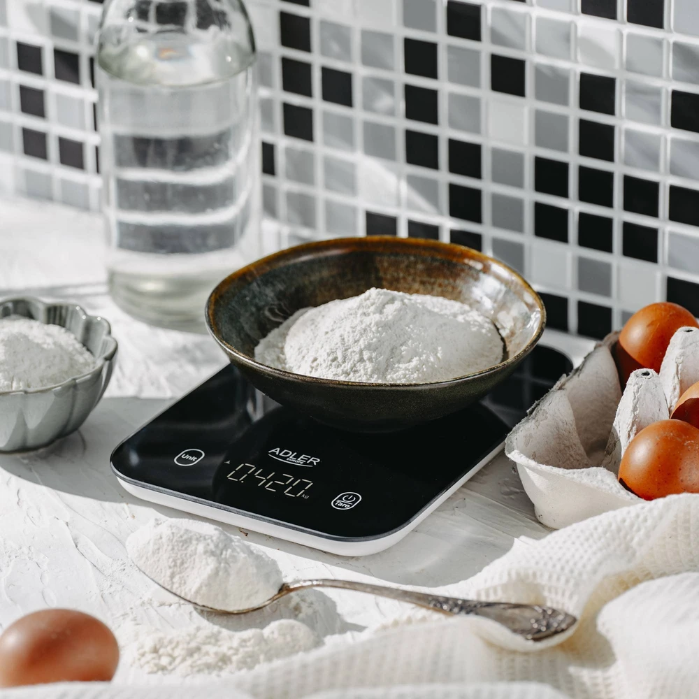 Virtuvinės svarstyklės Adler Kitchen Scale | AD 3181b | Graduation 1 g | Ekranas type LED | Juodas