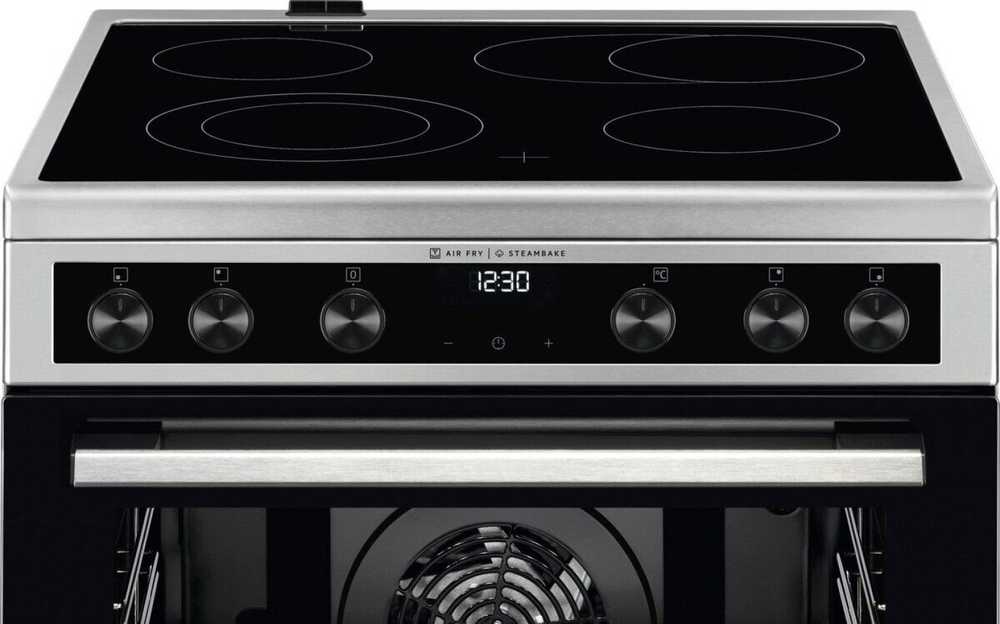 60 cm pločio ner.plieno spalvos el.keraminė viryklė Electrolux LKR66021MX