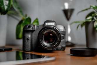 Voigtlander objektyvas Nokton 40 mm f/1,2, skirtas Canon RF