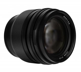 Voigtlander objektyvas Nokton 75 mm f/1,5, skirtas Sony E