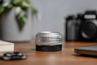 „Voigtlander“ spalvotas „Skopar“ 18 mm f/2.8 objektyvas, skirtas „Fujifilm X“ – sidabrinis