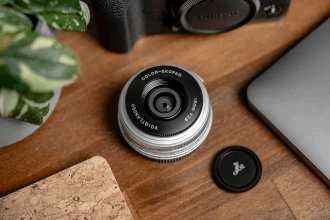 „Voigtlander“ spalvotas „Skopar“ 18 mm f/2.8 objektyvas, skirtas „Fujifilm X“ – sidabrinis