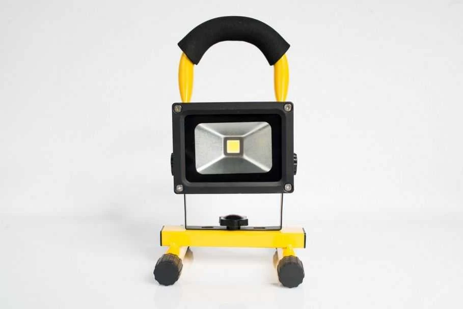 REFLEKTOR LED VOLTENO 10W AKUM.PRZENOŚNY