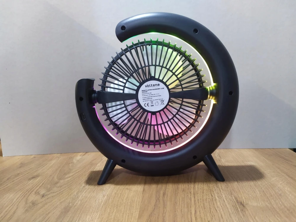 „Volteno“ žaidimų stalo ventiliatorius, USB, 5 W, 21,2 x 5,3 x 21,6 cm, VO2546
