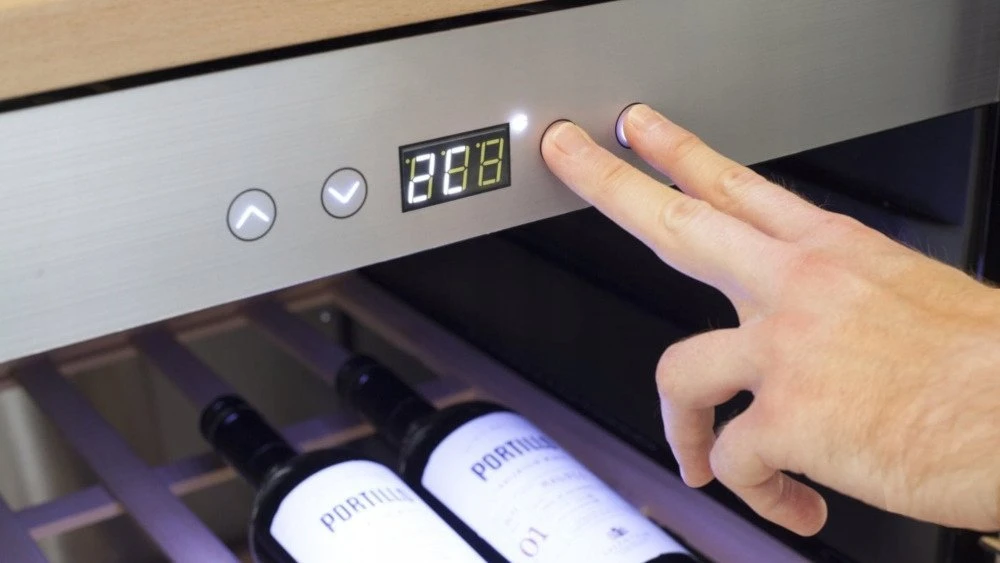 Vyno šaldytuvas Caso Caso WineSafe 18 EB INOX