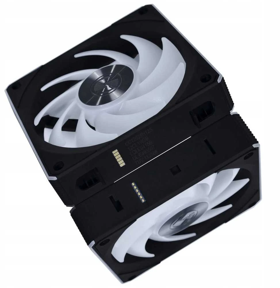 Lian Li UNI FAN CL ventiliatorių sujungimo mechanizmas