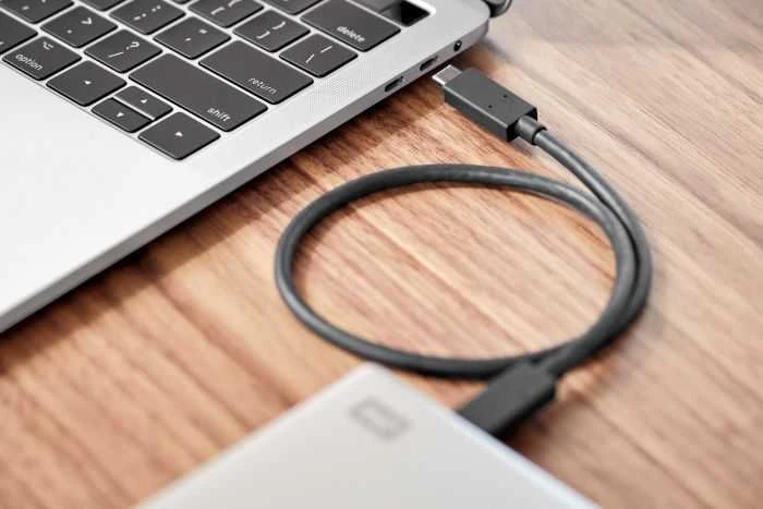 Kietasis diskas Western Digital „My Passport Ultra 5TB Mėlyna USB-C/USB3.0 HDD 2,5" metalinio apdailos nešiojamas išorinis RTL diskas