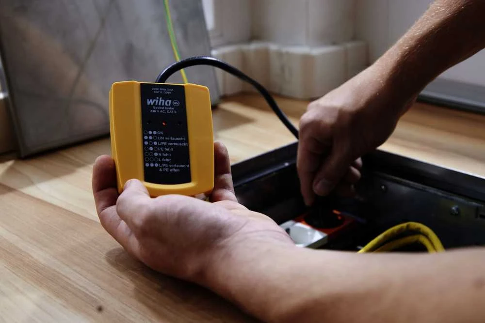 Lizdų testeris 230 V AC WIHA, Elektrikams
