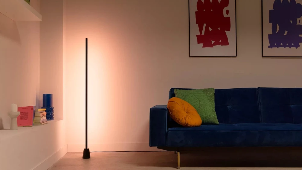 Wiz Gradientinis toršeras RGB „Bluetooth“ Matter juodas - Vieda lampa 929004732801 (8719514865273)