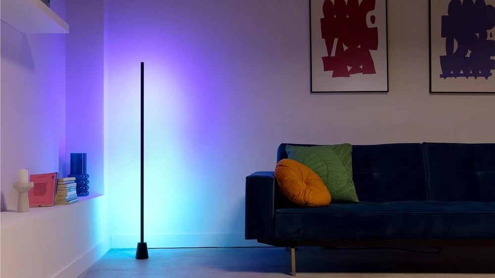 Wiz Gradientinis toršeras RGB „Bluetooth“ Matter juodas - Vieda lampa 929004732801 (8719514865273)