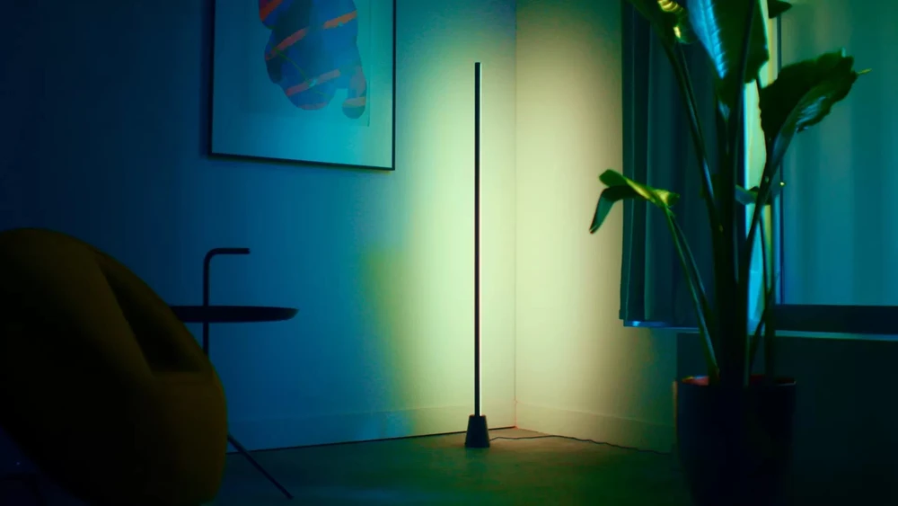 Wiz Gradientinis toršeras RGB „Bluetooth“ Matter juodas - Vieda lampa 929004732801 (8719514865273)