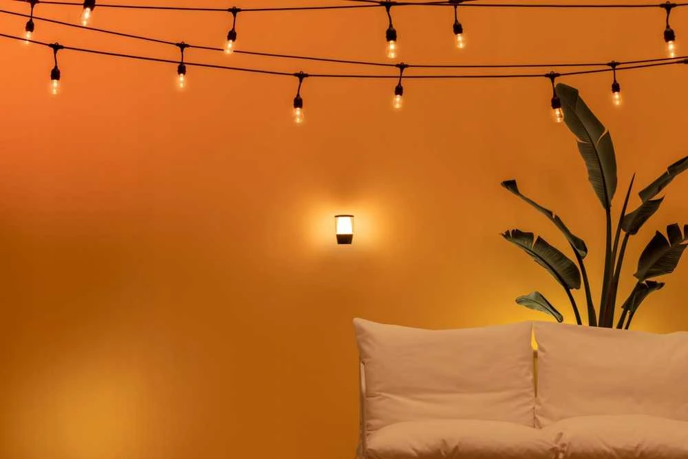 Sieninis lauko šviestuvas WiZ Smart WiFi 8,5 W | 2700–5000 K (RGB)