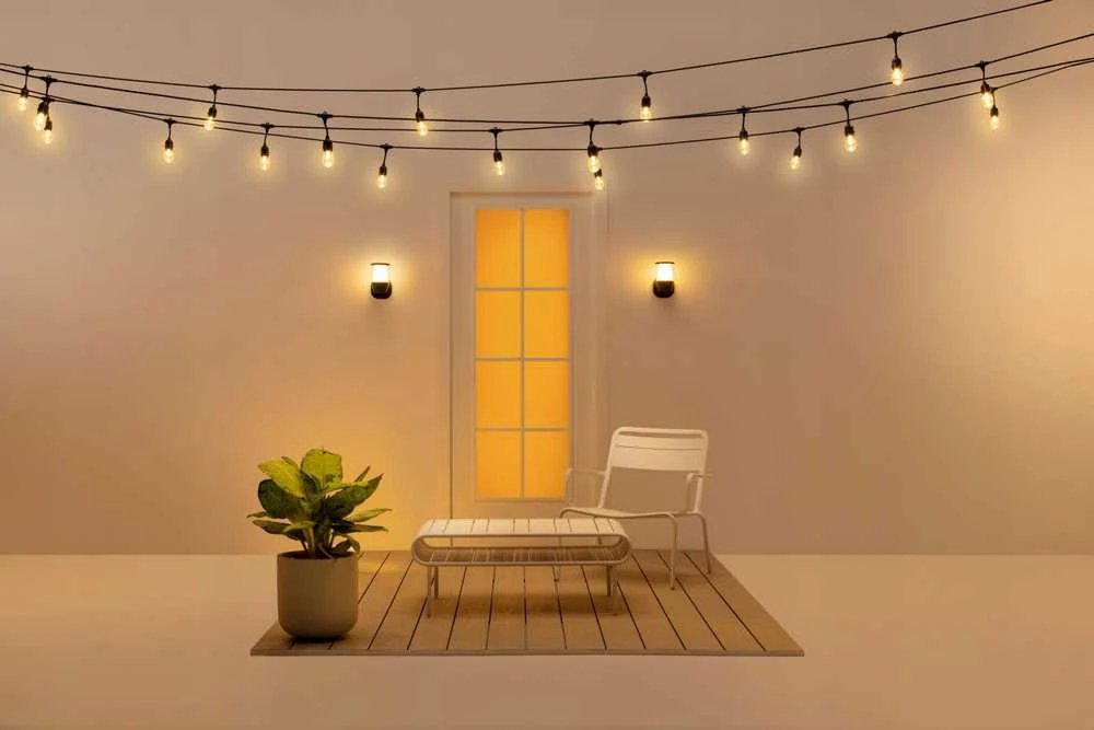 Sieninis lauko šviestuvas WiZ Smart WiFi 8,5 W | 2700–5000 K (RGB)