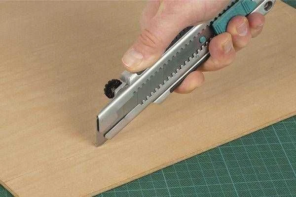 Peilis keičiamais ašmenimis Wolfcraft; 25 mm