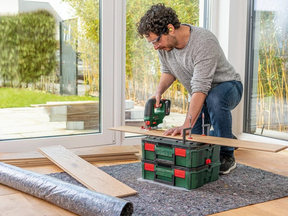 Bosch UniversalSaw 18 be akumuliatoriaus ir kroviklio Akum.siaurapjūklis