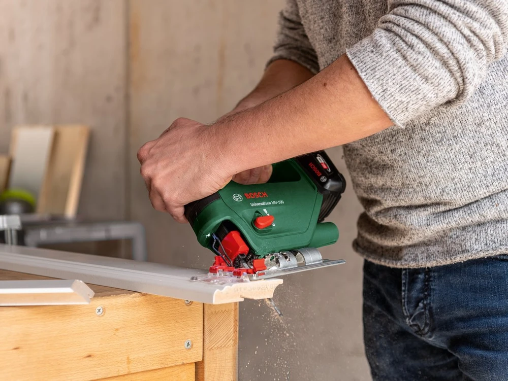 Bosch UniversalSaw 18 be akumuliatoriaus ir kroviklio Akum.siaurapjūklis