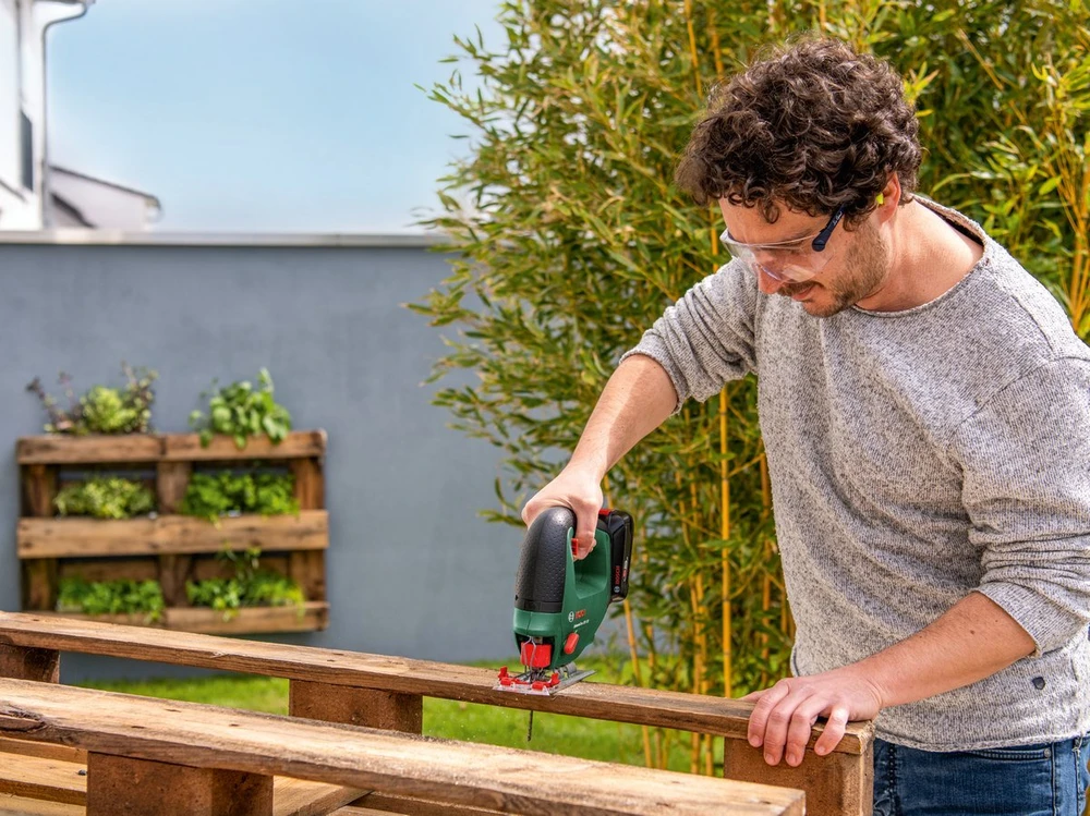 Bosch UniversalSaw 18 be akumuliatoriaus ir kroviklio Akum.siaurapjūklis