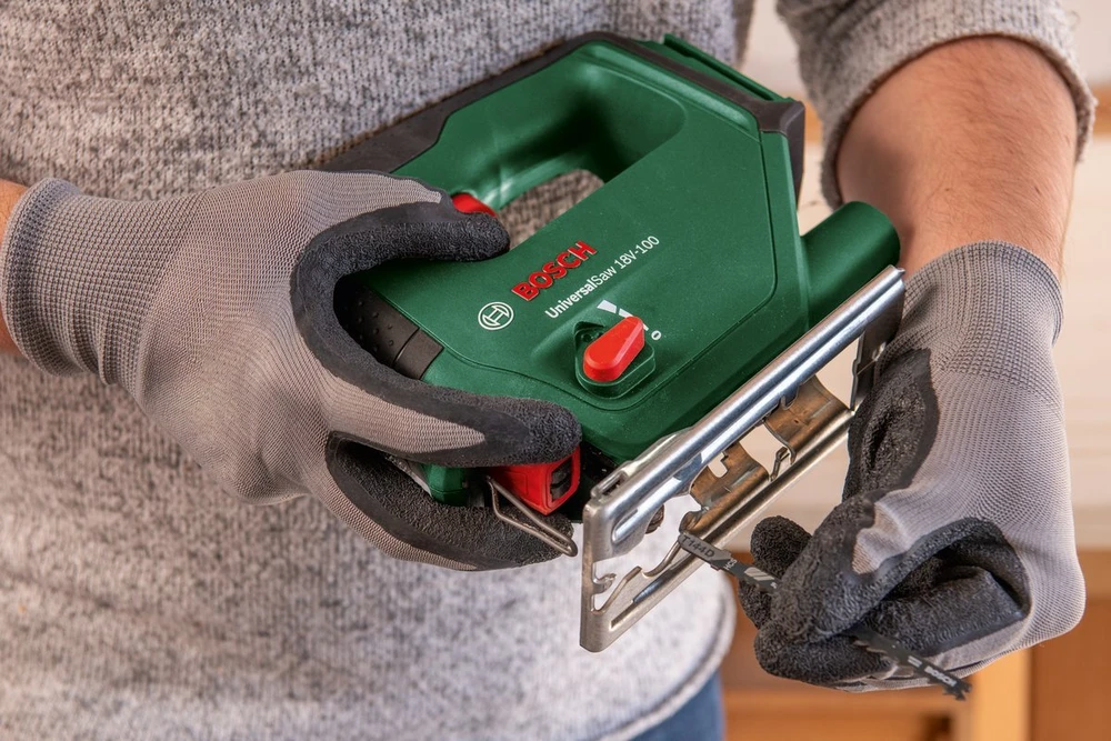 Bosch UniversalSaw 18 be akumuliatoriaus ir kroviklio Akum.siaurapjūklis