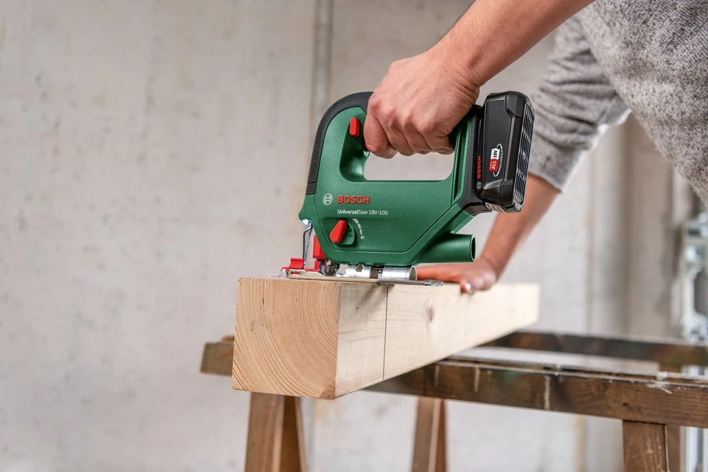 Bosch UniversalSaw 18 be akumuliatoriaus ir kroviklio Akum.siaurapjūklis