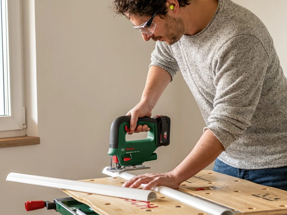 Bosch UniversalSaw 18 be akumuliatoriaus ir kroviklio Akum.siaurapjūklis