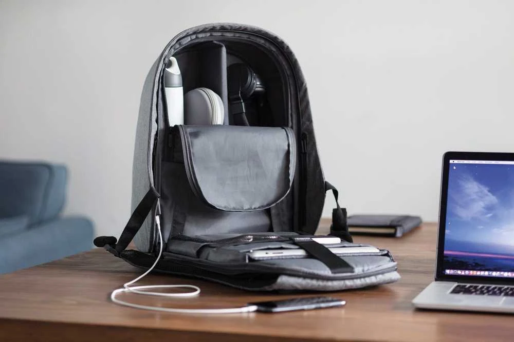 Kuprinė su apsauga nuo vagių XD Design Bobby Hero XL, Juodos/Pilkos spalvos