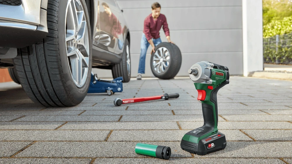 Bosch smūginis veržliasukis UniversalImpactDrive 18V-350 be akumuliatoriaus ir kroviklio + 3 sukimo galvutės