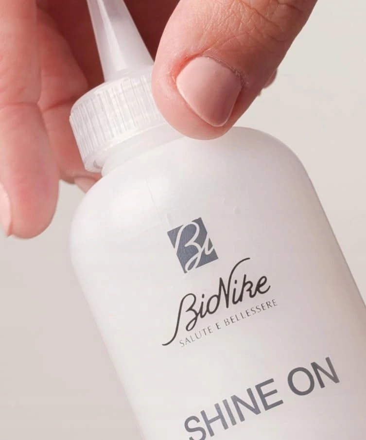 L'Oreal BioNike Shine On Permanent Hair Dye 1 Juodas, 1 vnt.