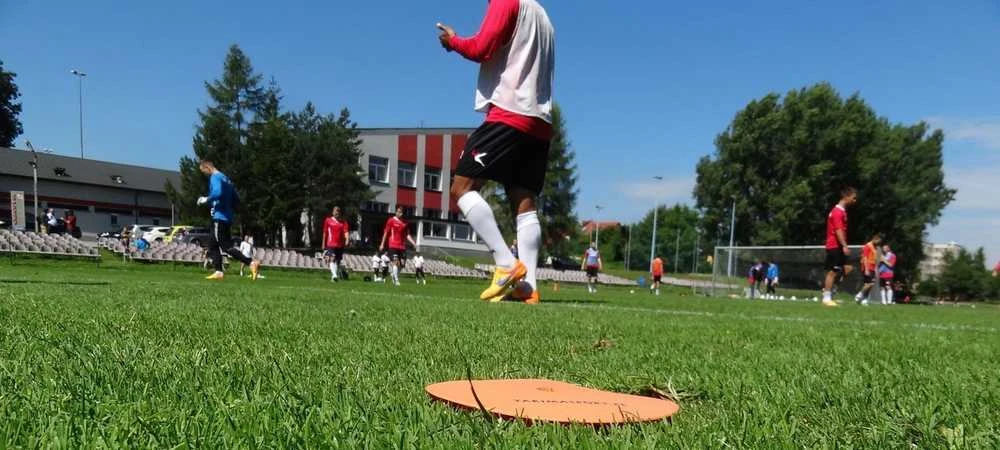 YakimaSport Flat lauko žymekliai (žymėjimo kilimėliai) - 12 rinkinys, geltona ir oranžinė