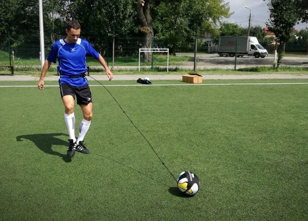 Įgūdžių lavinimo futbolo kamuolys - 4 dydis Yakimasport 100038