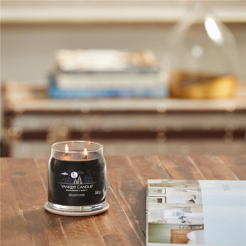 Yankee Candle Aromatinė žvakė Signature glass medium Midsummer´s Night 368 g